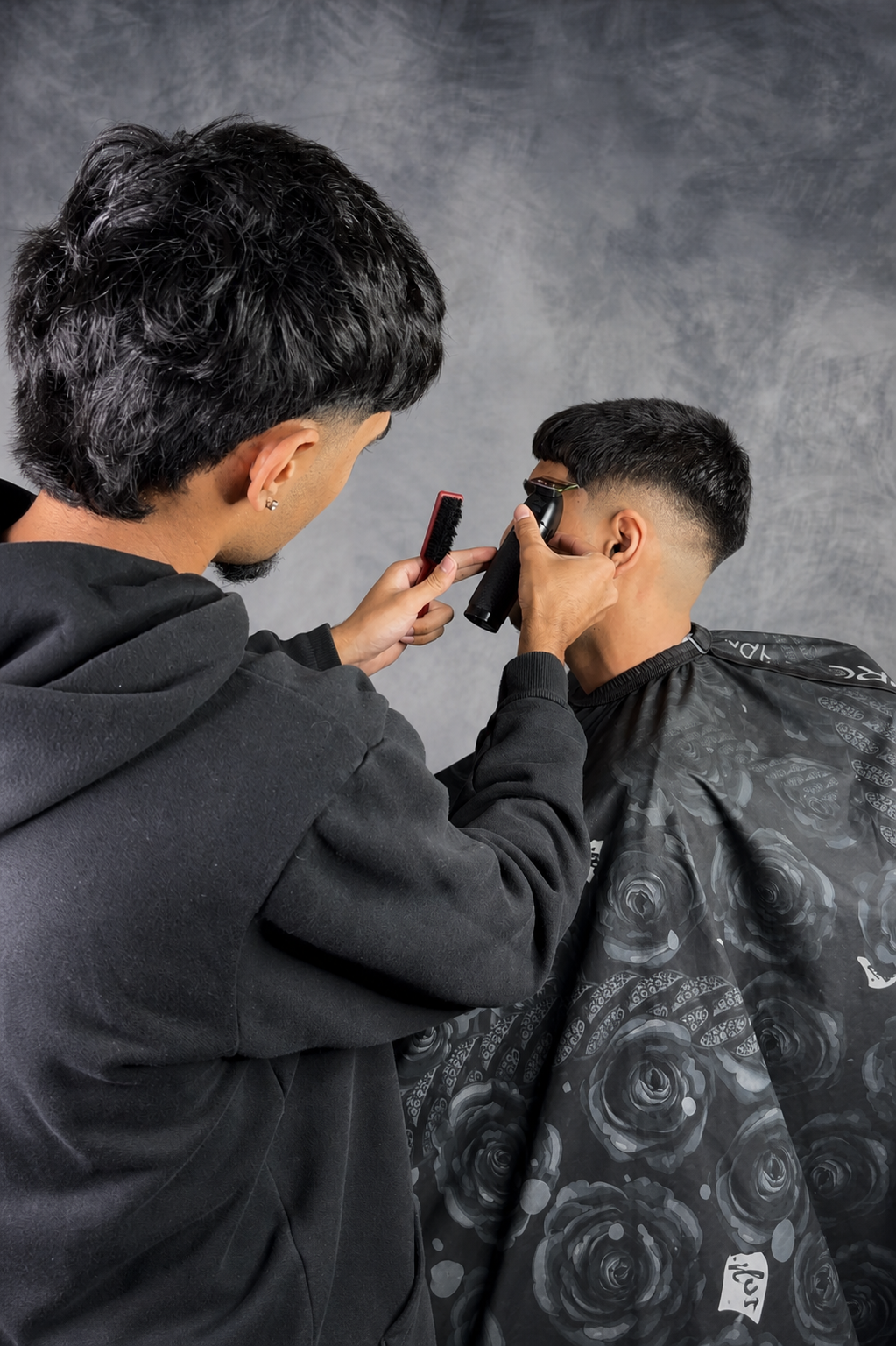 RD Cutz barber cutting a client's fade